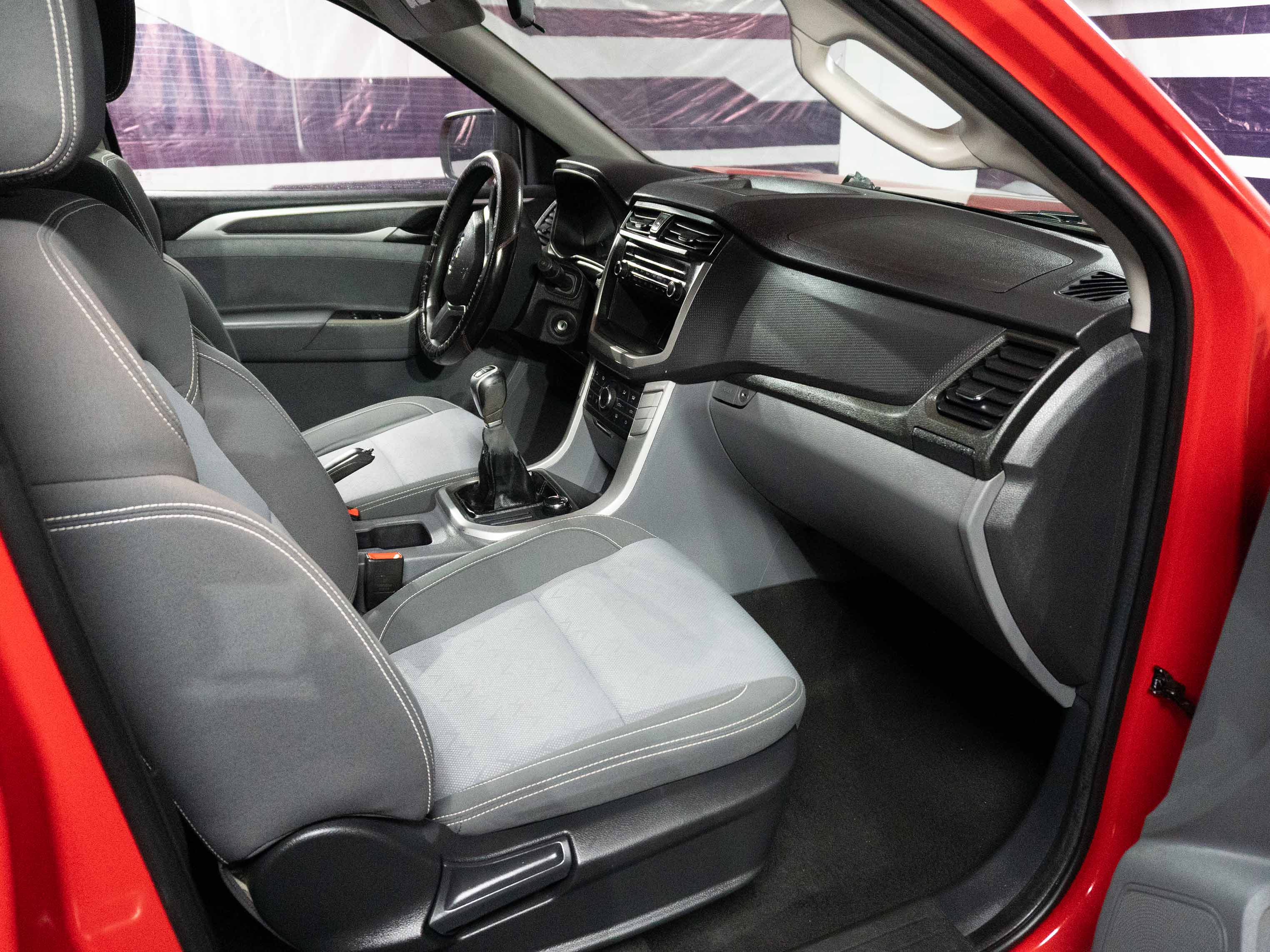 Maxus T60 — foto 17 de 26