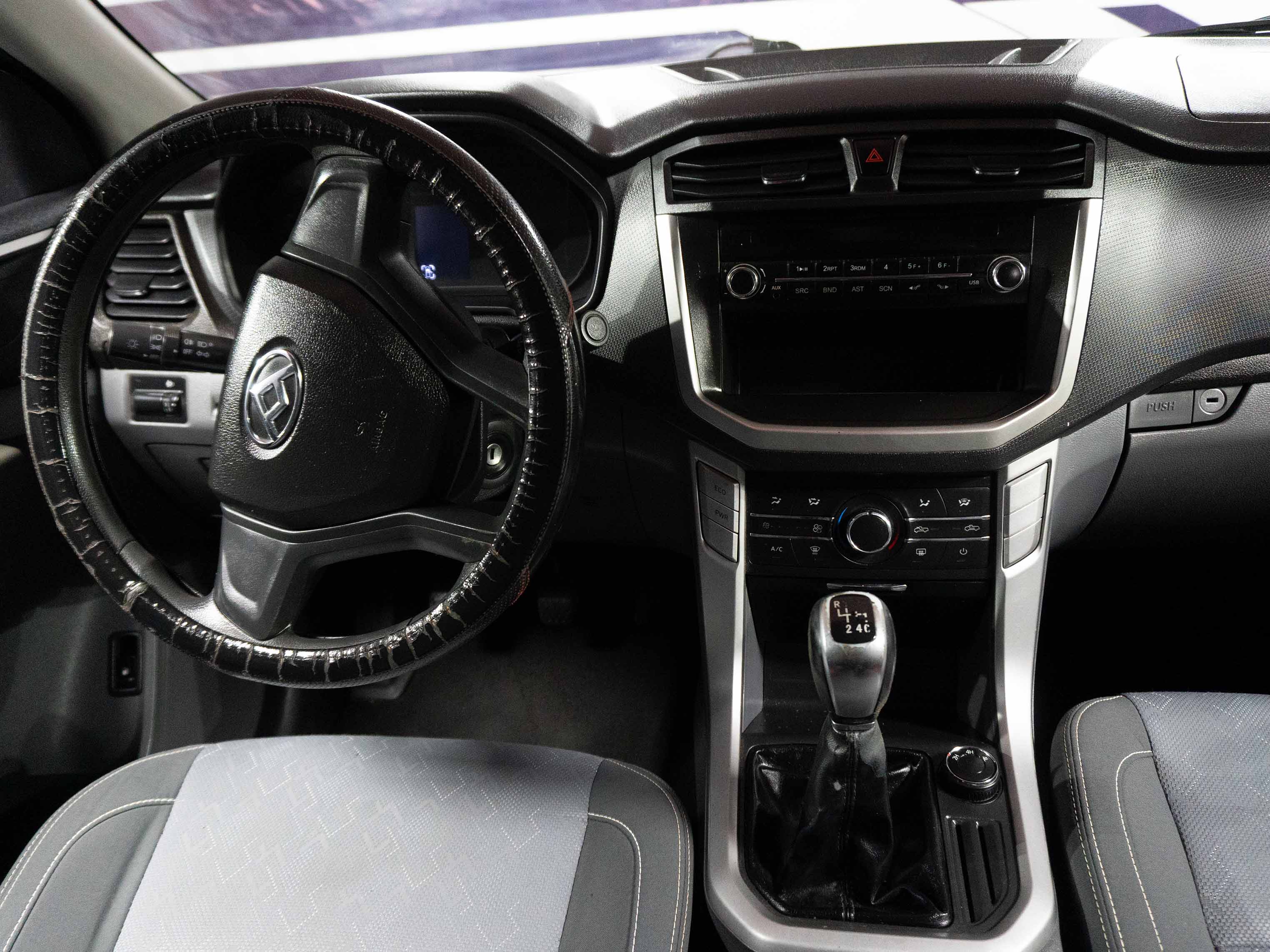 Maxus T60 — foto 21 de 26