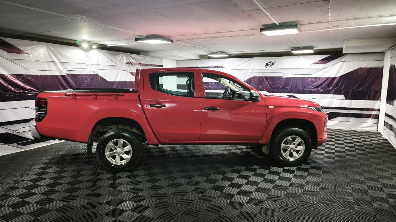 Mitsubishi L200 2.4 Katana — foto 5 de 21