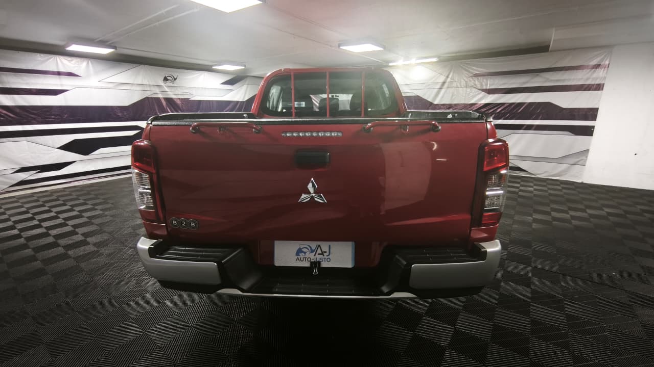 Mitsubishi L200 2.4 Katana — foto 8 de 21