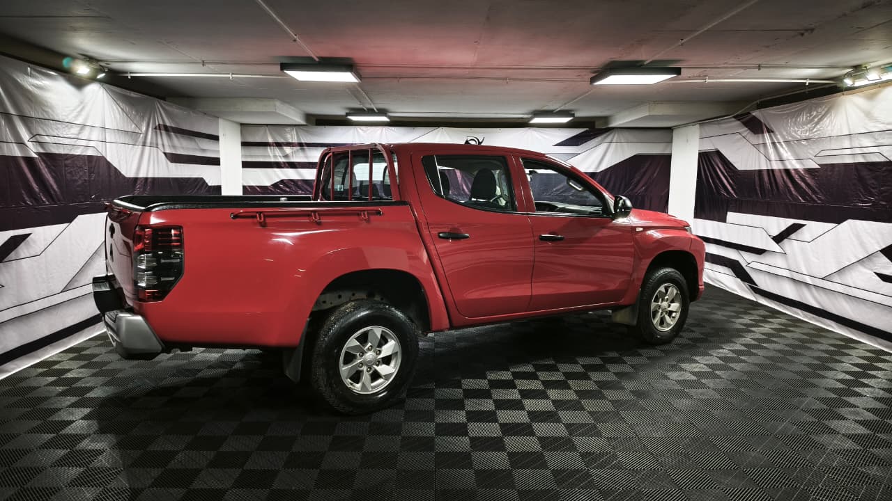 Mitsubishi L200 2.4 Katana — foto 7 de 21