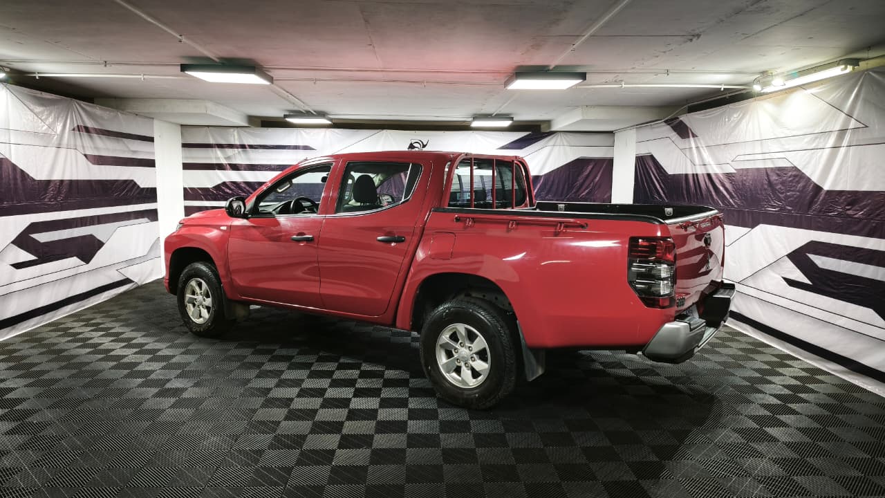 Mitsubishi L200 2.4 Katana — foto 9 de 21