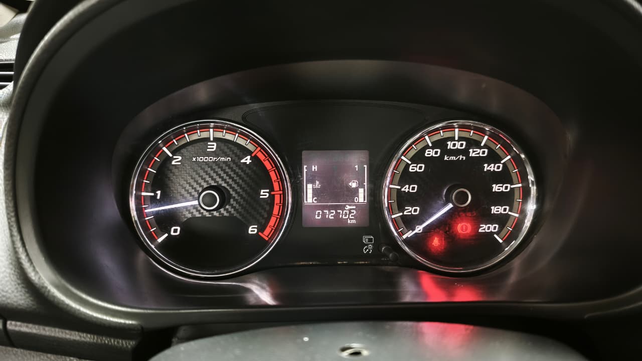 Mitsubishi L200 2.4 Katana — foto 16 de 21