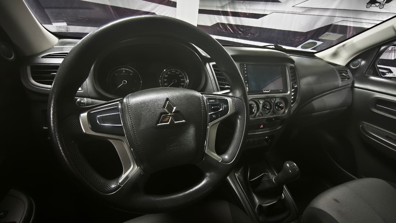 Mitsubishi L200 2.4 Katana — foto 17 de 21