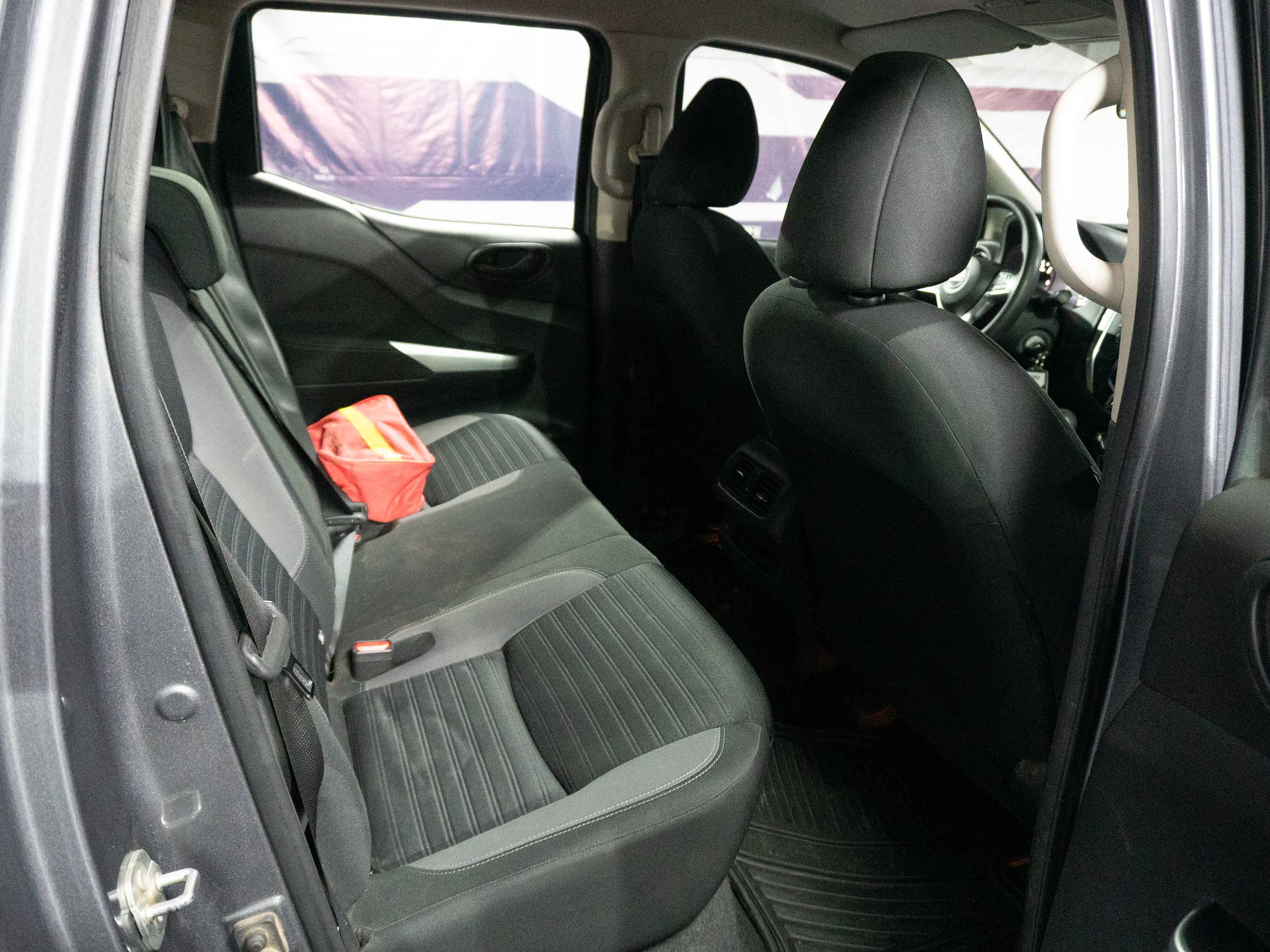 Nissan Navara 2.3 Xe — foto 18 de 26